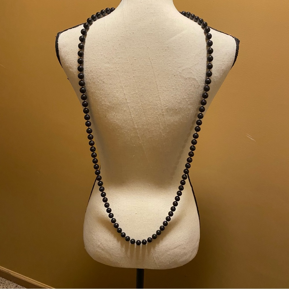 VTG single strand black beaded necklace w/ clasp 26” can be worn different ways